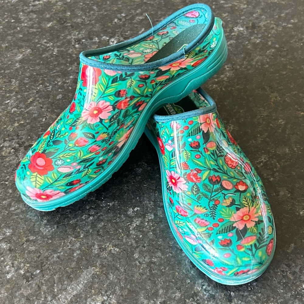 Vibrant Floral Women's Clogs